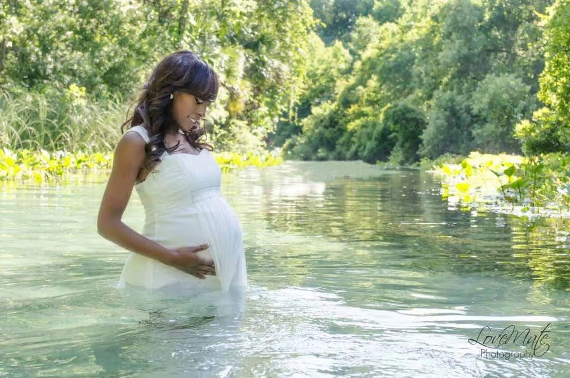 What to Wear For a Maternity Photoshoot