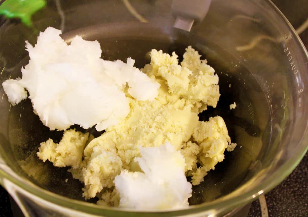 How to Make Lotion With Coconut Oil and Shea Butter